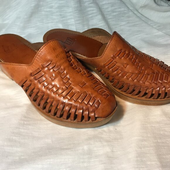 Thom McAn Vintage Wooden Clogs with Woven Leather Uppers Women's 7.5 - Picture 3 of 8